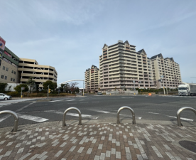 岸和田市港緑町、マンションの画像です