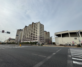 岸和田市港緑町、マンションの画像です