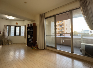 岸和田市港緑町、マンションの画像です