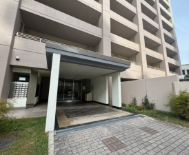 岸和田市港緑町、マンションの画像です