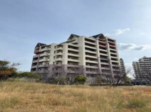 岸和田市港緑町、マンションの画像です