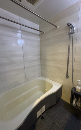 岸和田市港緑町、マンションの画像です