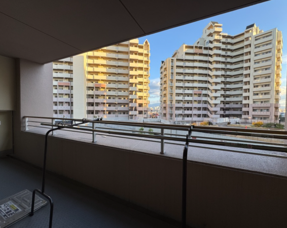 岸和田市港緑町、マンションの画像です