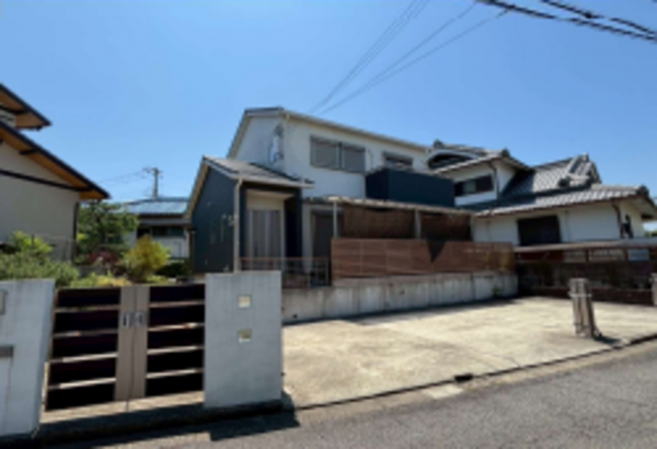 岸和田市東ケ丘町、中古一戸建ての外観画像です
