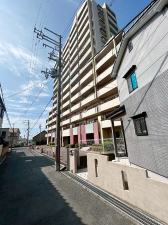泉佐野市岡本、マンションの画像です