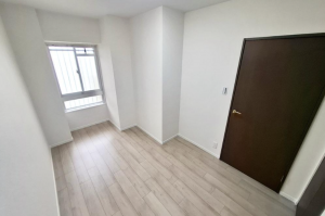 貝塚市澤、マンションの画像です