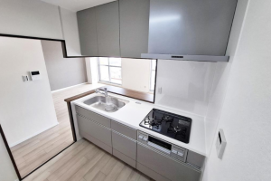 貝塚市澤、マンションの画像です