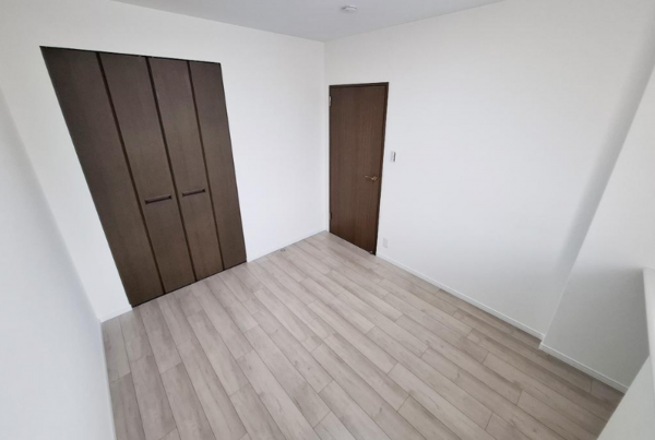 貝塚市澤、マンションの画像です