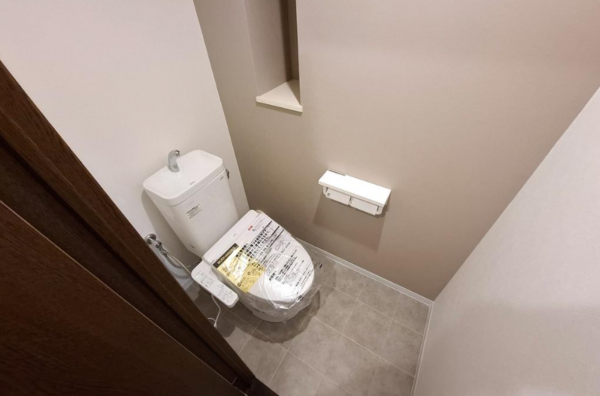 貝塚市澤、マンションの画像です