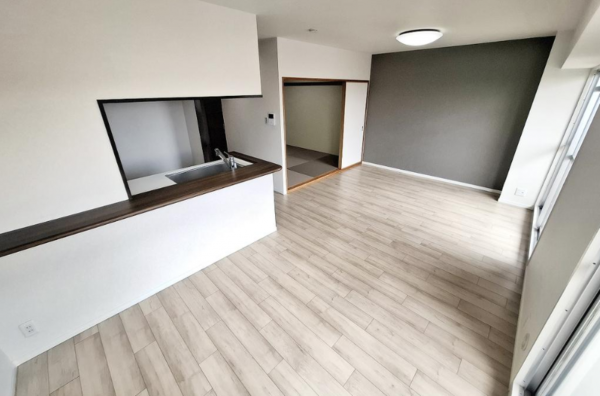 貝塚市澤、マンションの画像です