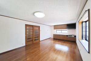 泉佐野市市場西、中古一戸建ての居間画像です