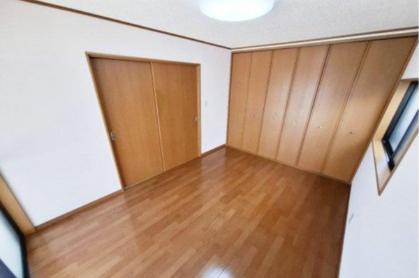泉佐野市市場西、中古一戸建ての寝室画像です