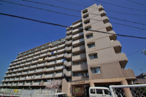 貝塚市澤、マンションの画像です