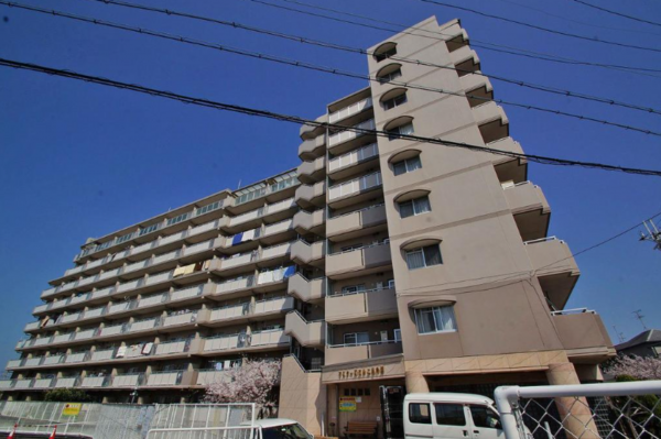 貝塚市澤、マンションの画像です