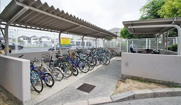 貝塚市澤、マンションの画像です