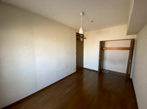 貝塚市海塚、マンションの画像です