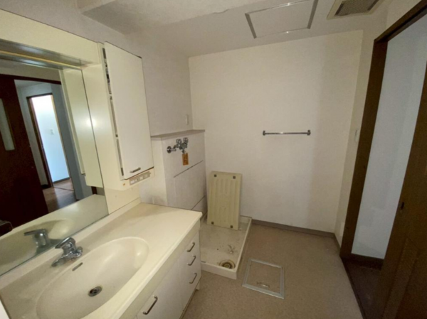 貝塚市海塚、マンションの画像です