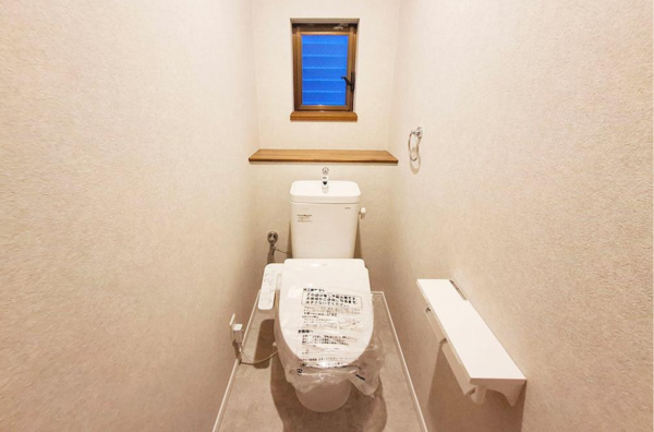 貝塚市王子、中古一戸建てのトイレ画像です