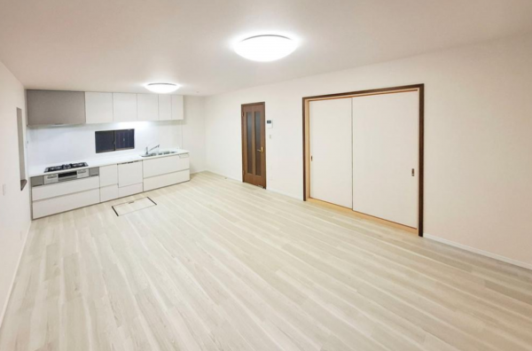 貝塚市王子、中古一戸建ての居間画像です