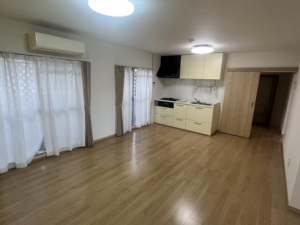 貝塚市澤、マンションの画像です