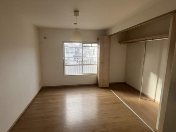 貝塚市澤、マンションの画像です