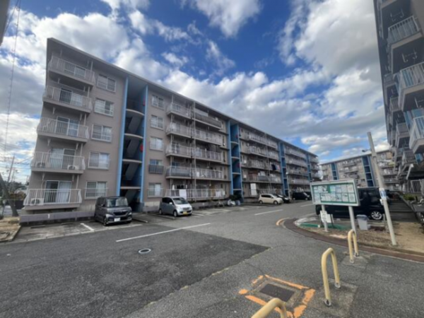 貝塚市澤、マンションの画像です