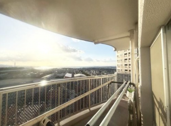 貝塚市二色、マンションの画像です