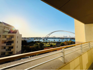 岸和田市港緑町、マンションの画像です