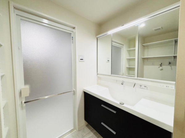 岸和田市港緑町、マンションの画像です