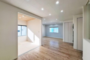 岸和田市藤井町、中古一戸建ての居間画像です