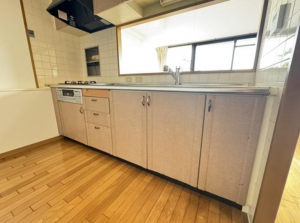 泉佐野市鶴原、マンションの画像です