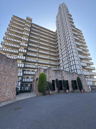 泉佐野市鶴原、マンションの画像です