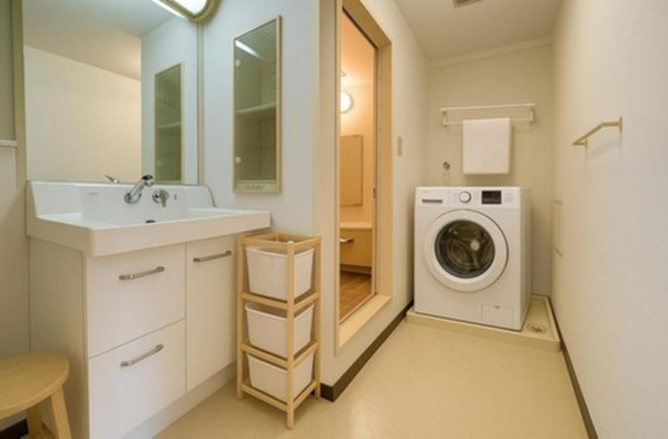 泉佐野市鶴原、マンションの画像です