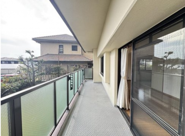 泉佐野市鶴原、マンションの画像です