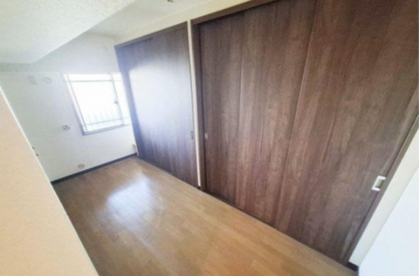 貝塚市清児、マンションの画像です