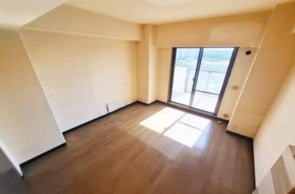 貝塚市清児、マンションの画像です