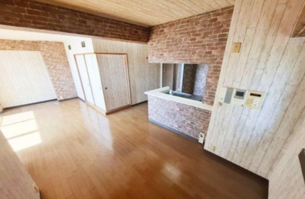 貝塚市清児、マンションの画像です