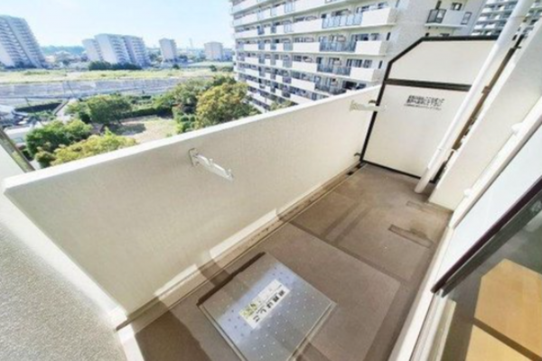 貝塚市清児、マンションの画像です