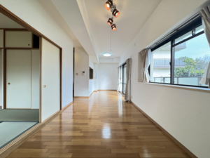 泉佐野市鶴原、マンションの画像です