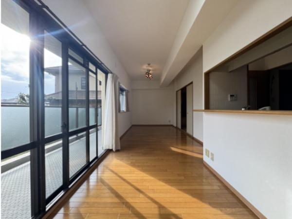 泉佐野市鶴原、マンションの画像です