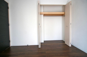 岸和田市港緑町、マンションの画像です