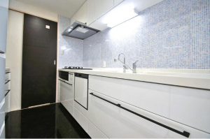 岸和田市港緑町、マンションの画像です