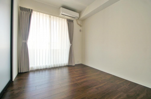 岸和田市港緑町、マンションの画像です