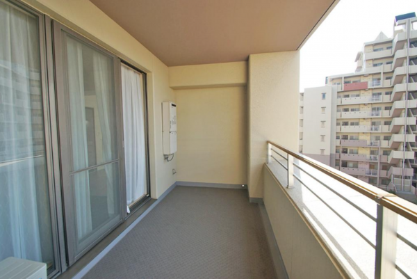 岸和田市港緑町、マンションの画像です