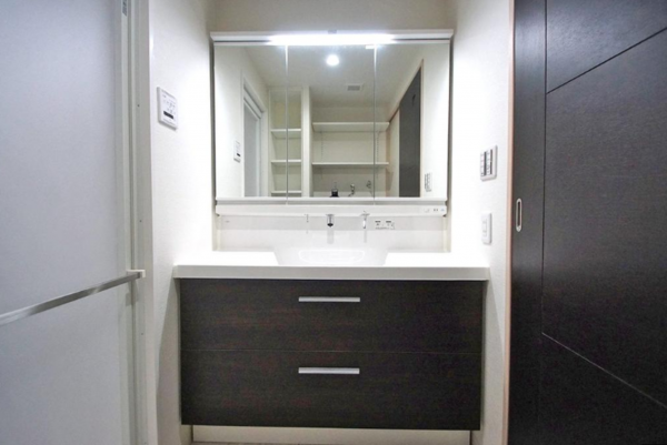 岸和田市港緑町、マンションの画像です