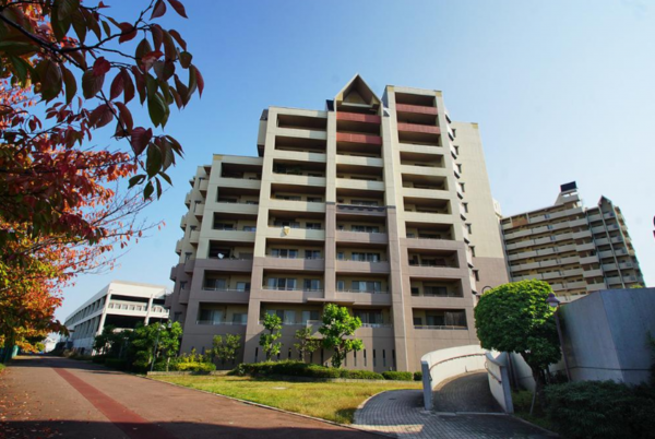 岸和田市港緑町、マンションの画像です