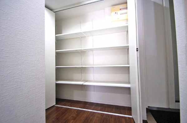 岸和田市港緑町、マンションの画像です