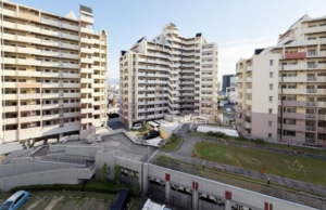 岸和田市港緑町、マンションの画像です