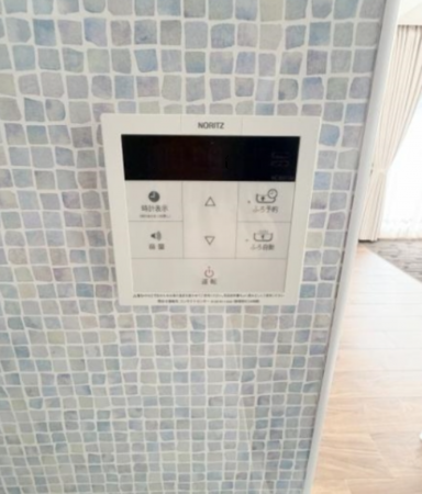 岸和田市港緑町、マンションの画像です