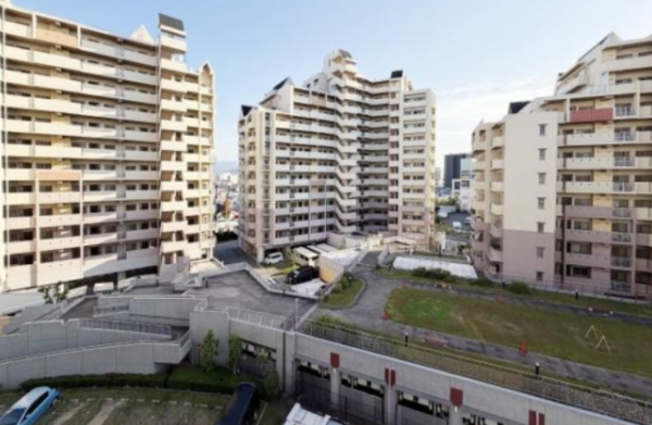 岸和田市港緑町、マンションの画像です